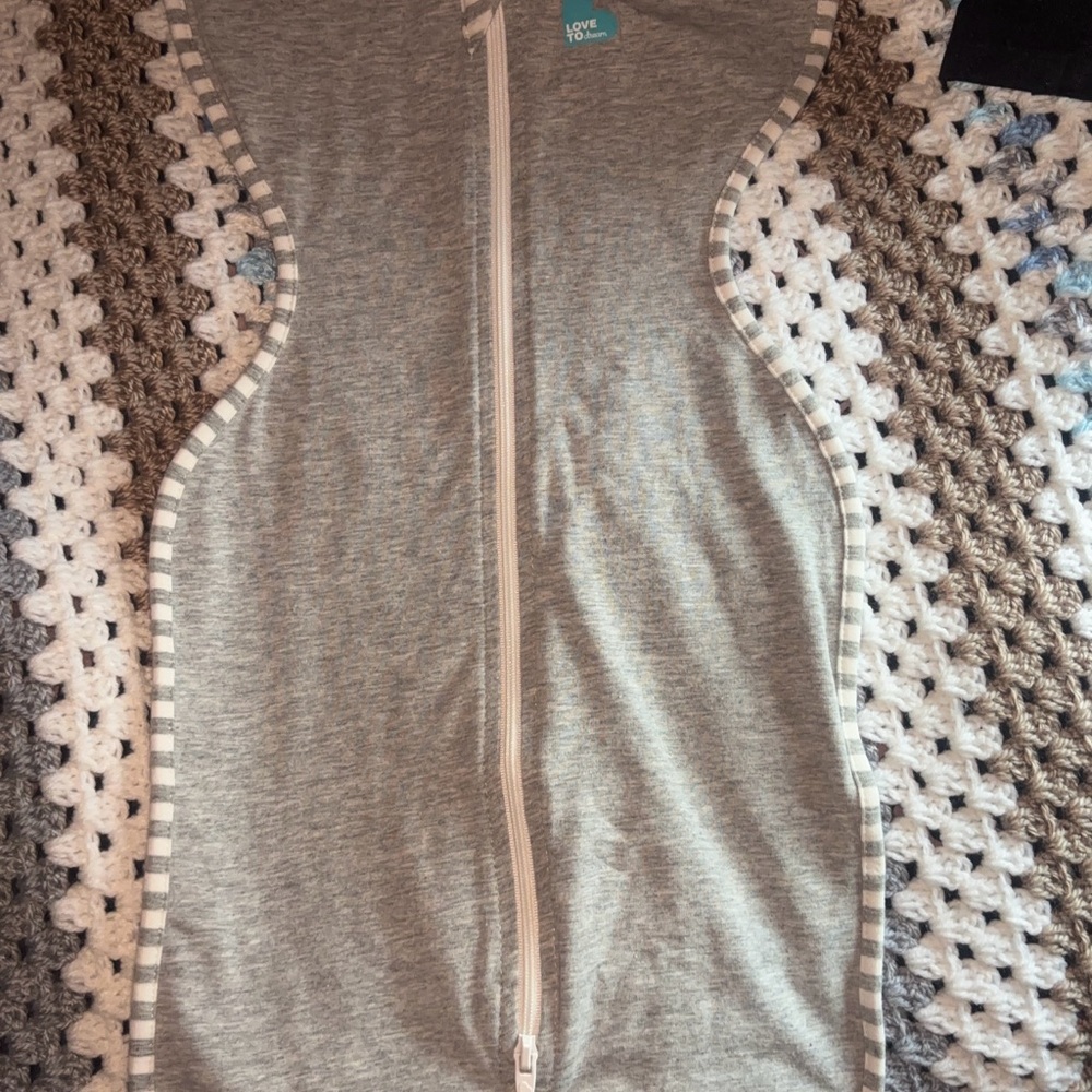 Love to Dream Gray Swaddle with Zip